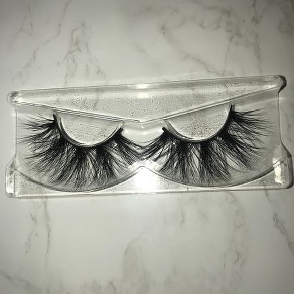 Soft, fluffy Mink lashes! $10 only - Picture 3 of 6